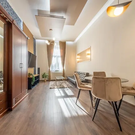 Etti - Our New Design Downtown Apartment Budapest