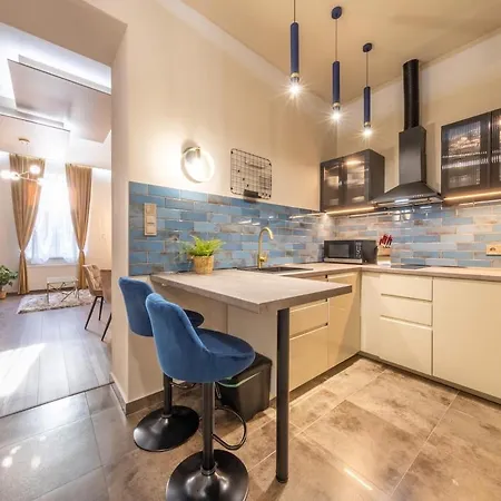 Etti - Our New Design Downtown Apartment Budapest